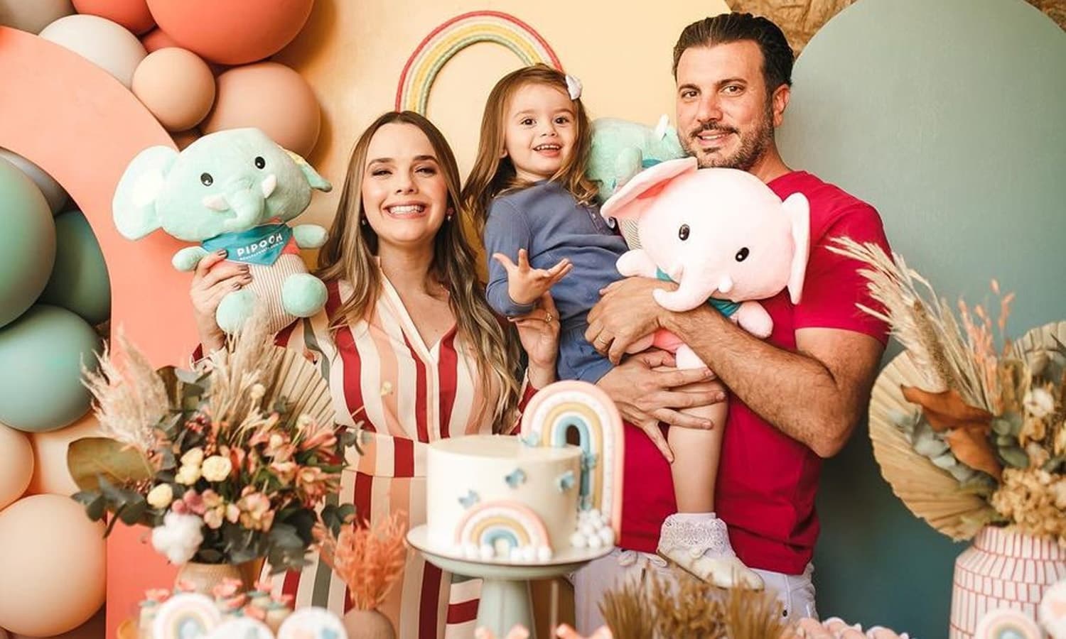 https://api.paranaibafm.com.br/mundo-dos-artistas/thaeme-faz-cha-de-bebe-para-celebrar-gestacao-de-ivy-meu-bebe-arco-iris/attachment/thaeme-cha-1/