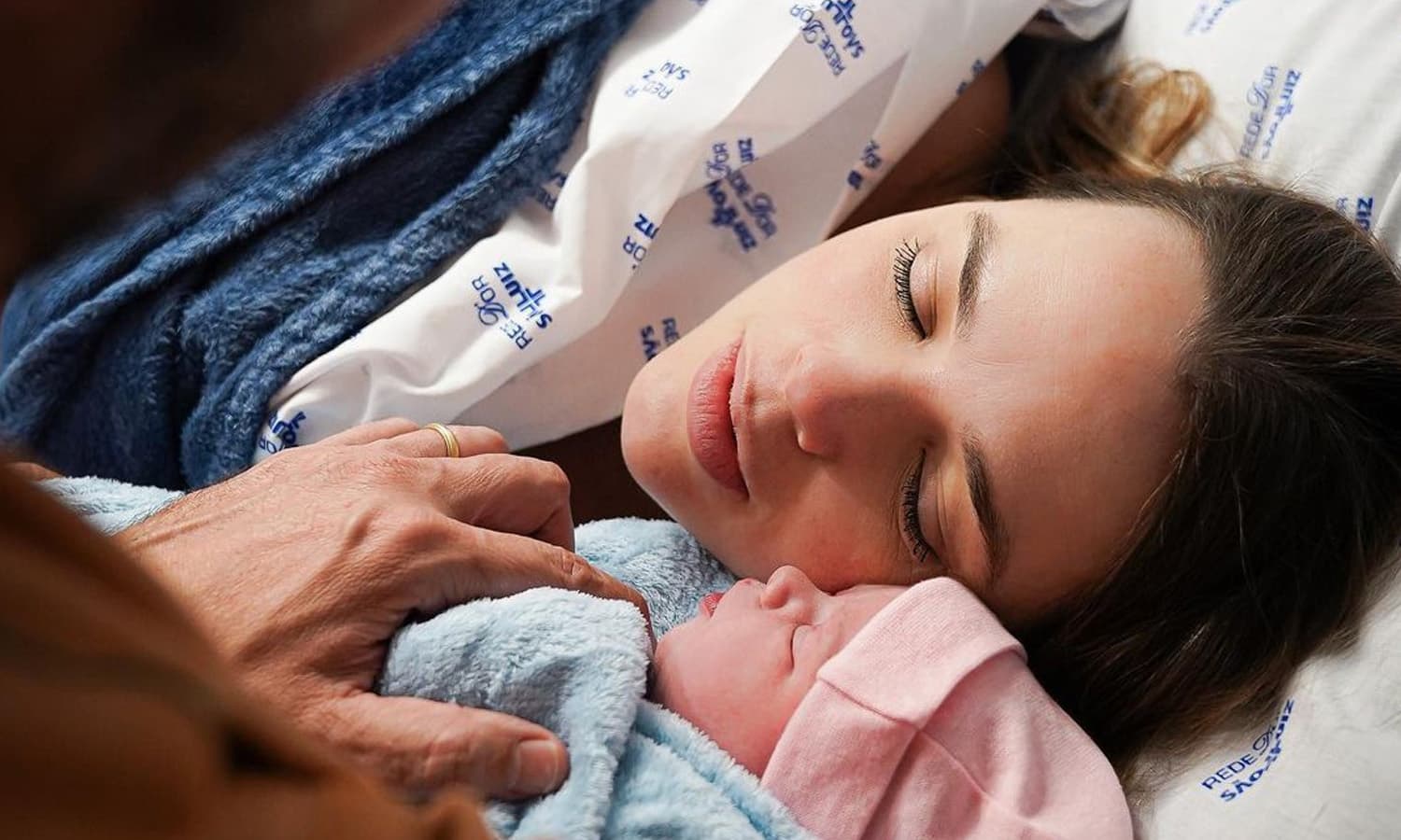 https://api.paranaibafm.com.br/mundo-dos-artistas/thaeme-celebra-chegada-de-ivy-sua-segunda-filha-nosso-mais-novo-amor/attachment/thaeme-nasce-ivy-1/