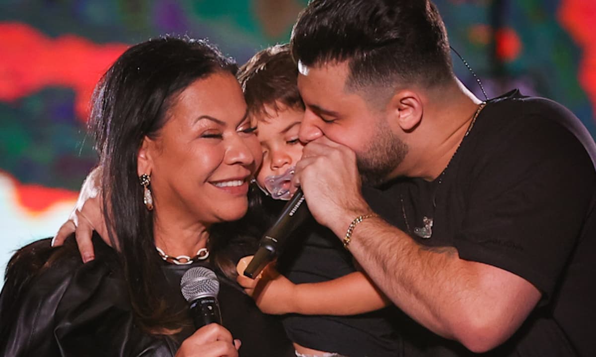 https://api.paranaibafm.com.br/mundo-dos-artistas/murilo-huff-se-emociona-ao-receber-filho-no-palco-pela-primeira-vez/attachment/huff-1/
