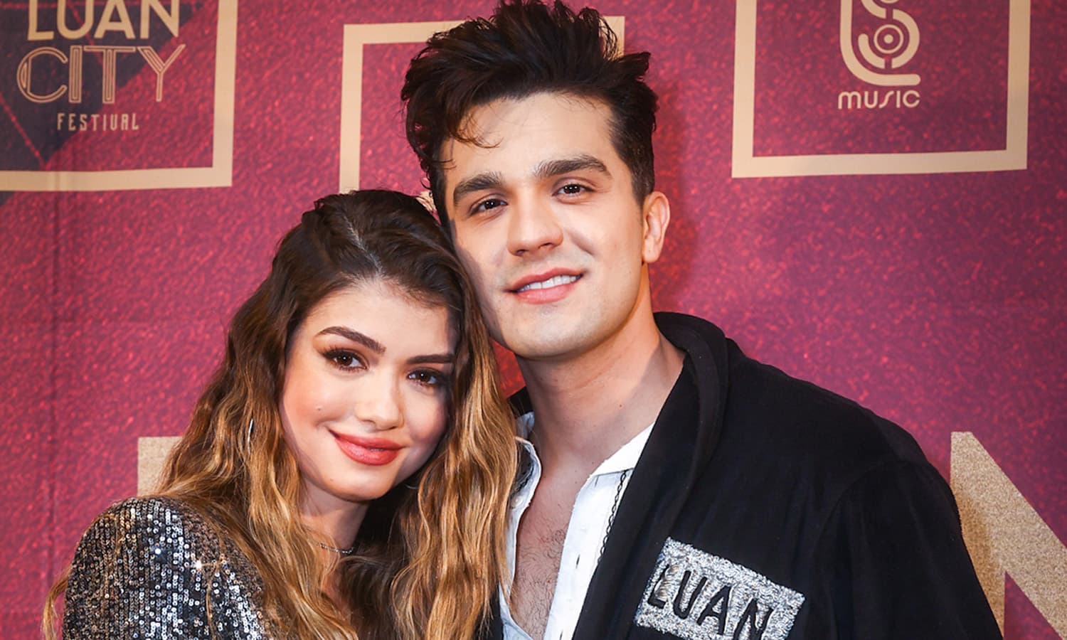https://api.paranaibafm.com.br/mundo-dos-artistas/luan-santana-e-izabela-cunha-estao-noivos-veja-fotos/attachment/luan-santana-izabela-cunha-noivos/