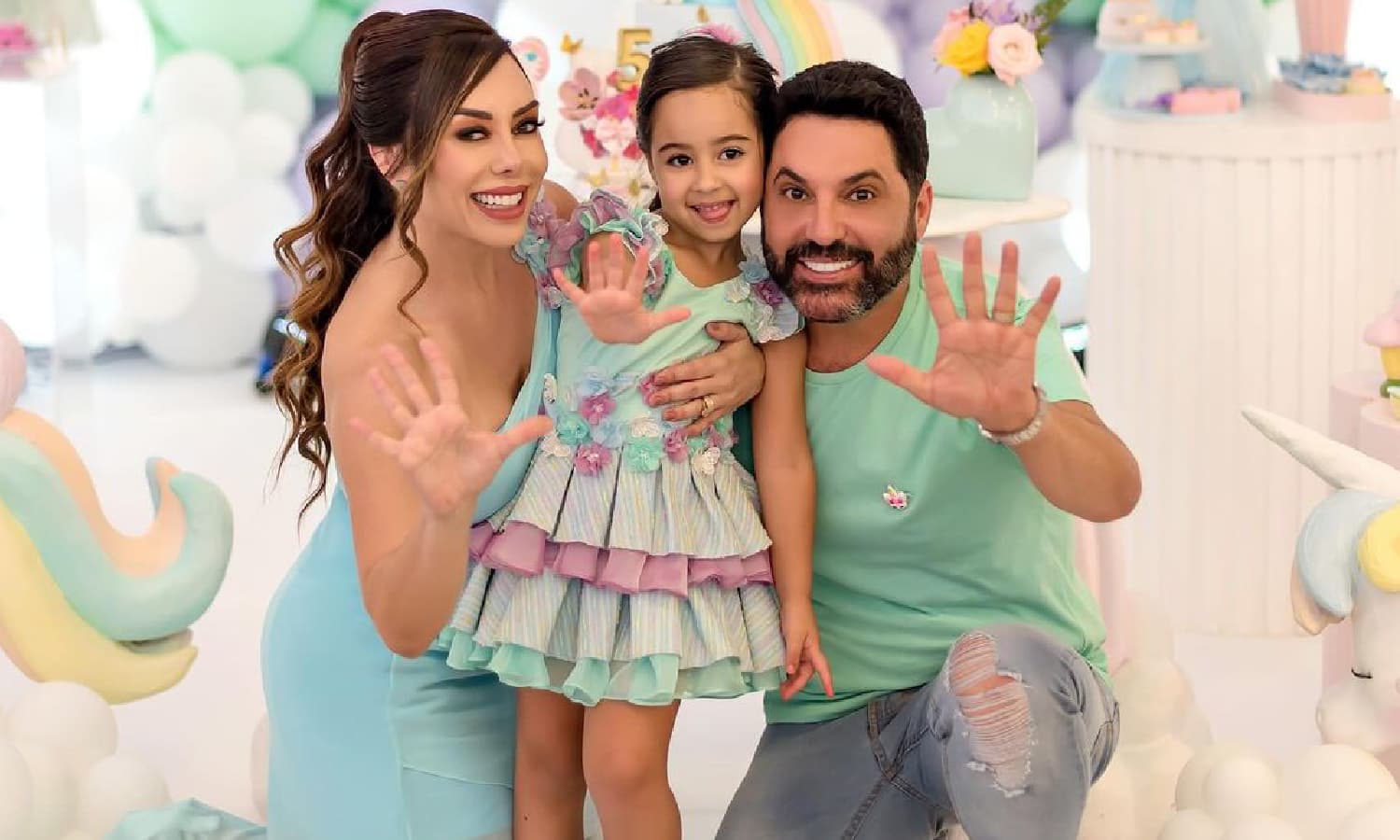 https://api.paranaibafm.com.br/mundo-dos-artistas/magia-e-emocao-edson-faz-festa-de-aniversario-luxuosa-para-a-filha/attachment/edson-comemora-aniversario-de-bella-sua-filha/