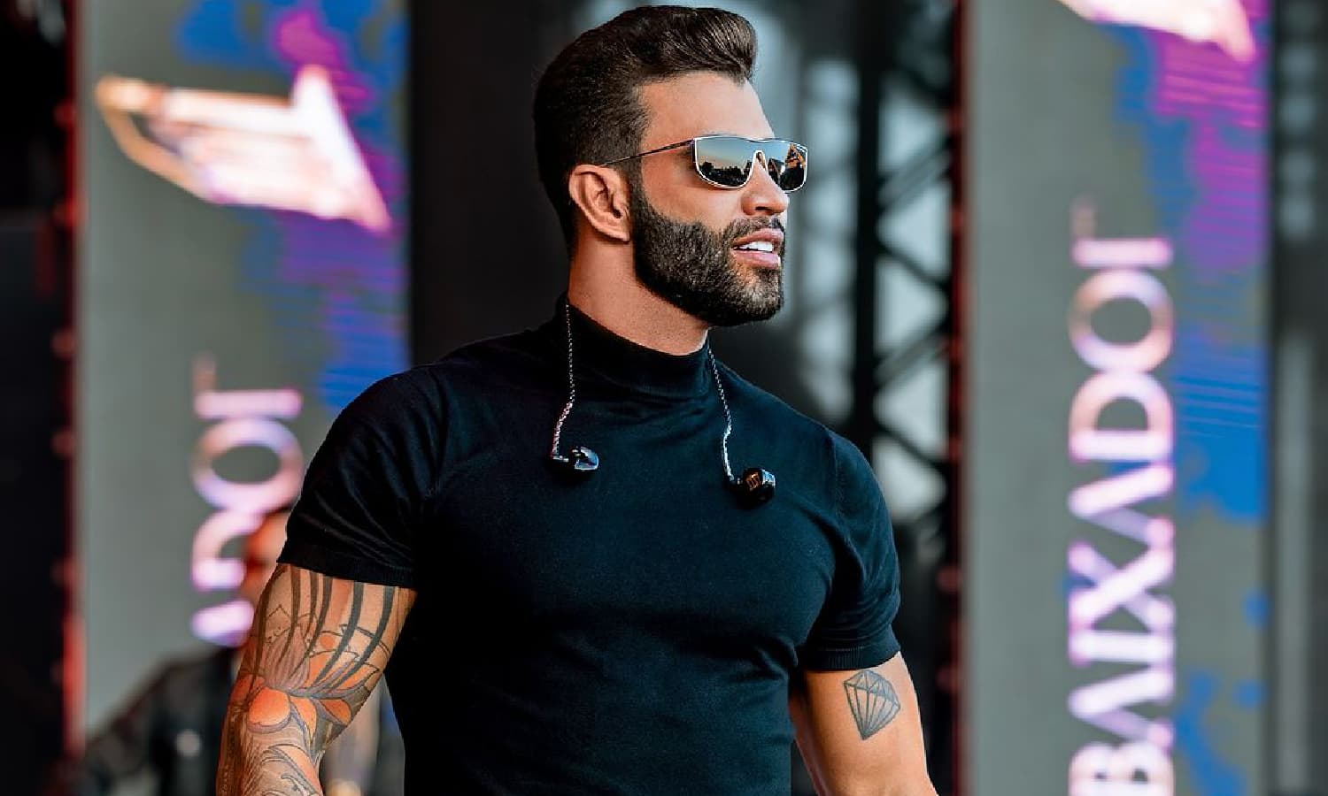 https://api.paranaibafm.com.br/mundo-dos-artistas/fumaca-no-ar-gusttavo-lima-interrompe-show-para-alertar-maconheiro-na-plateia/attachment/gusttavo-lima-interrompe-show/