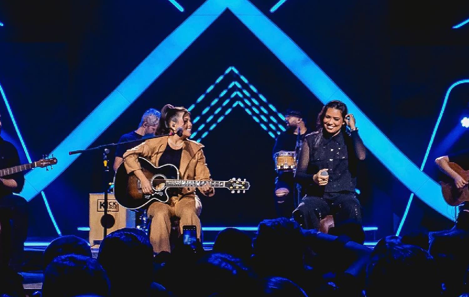 https://api.paranaibafm.com.br/mundo-dos-artistas/rayane-e-rafaela-estreiam-ep-ao-vivo-em-goiania-com-feat-de-henrique-e-juliano/attachment/rayane-e-rafaela/