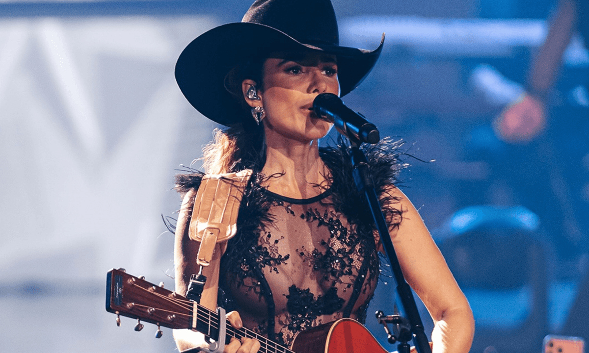 https://api.paranaibafm.com.br/mundo-dos-artistas/paula-fernandes-relata-ma-educacao-de-funcionarios-durante-viagem/attachment/foto-site-paranaiba-fm-2026-05-05t091132-864/